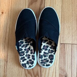 TOMS Women's Black Canvas Mules